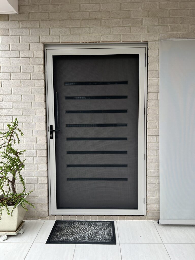 Dune Secureview Door